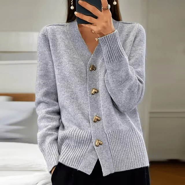 CHLOE | CARDIGAN WITH HEART BUTTONS